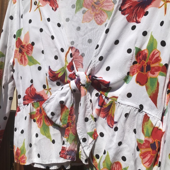 Iky and Me White Floral Polka Dot Tie Front Top M - Picture 2 of 5